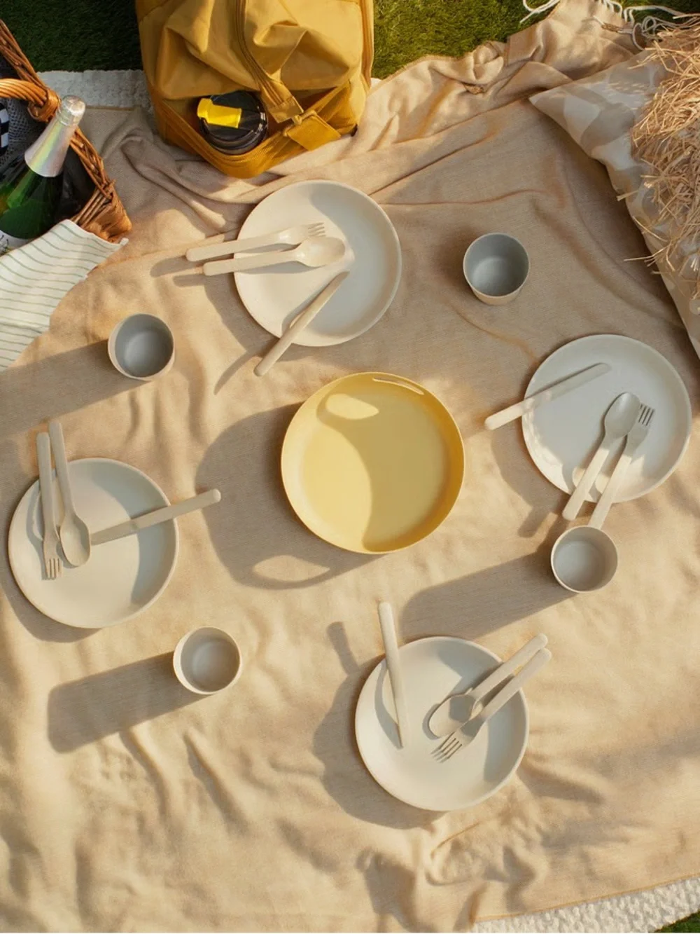 21-Piece Picnic Dining Set - Beige and Yellow